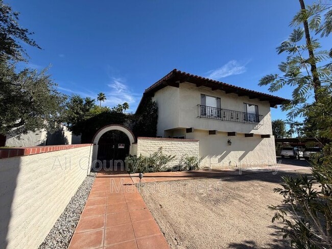 Building Photo - 550 El Cielo Rd