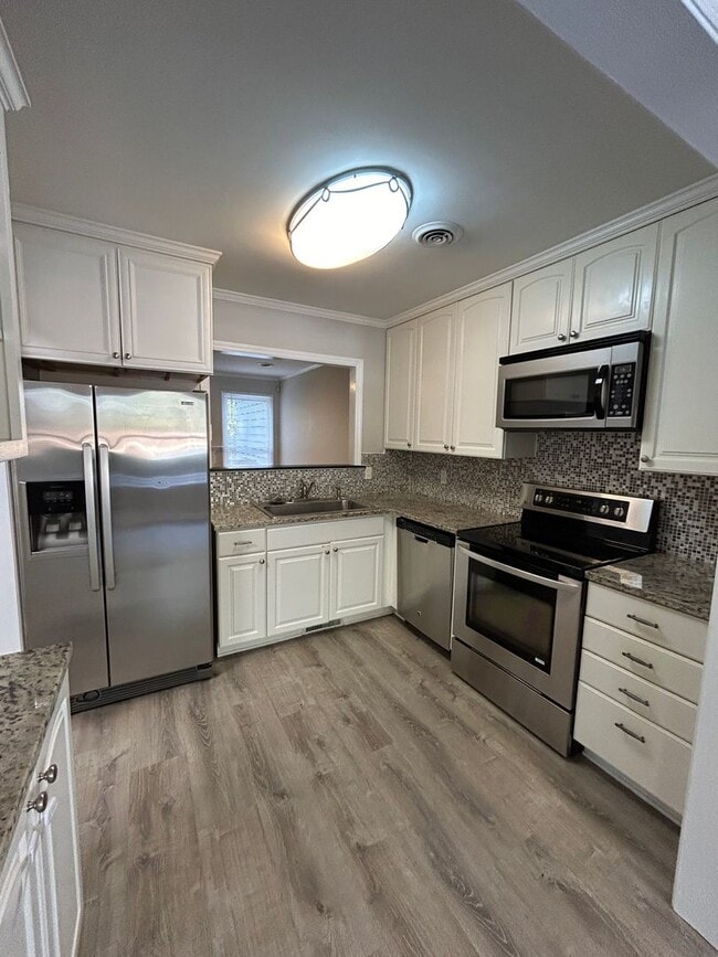 Foto del edificio - Updated 2-Bedroom Townhouse Just Off Capit...