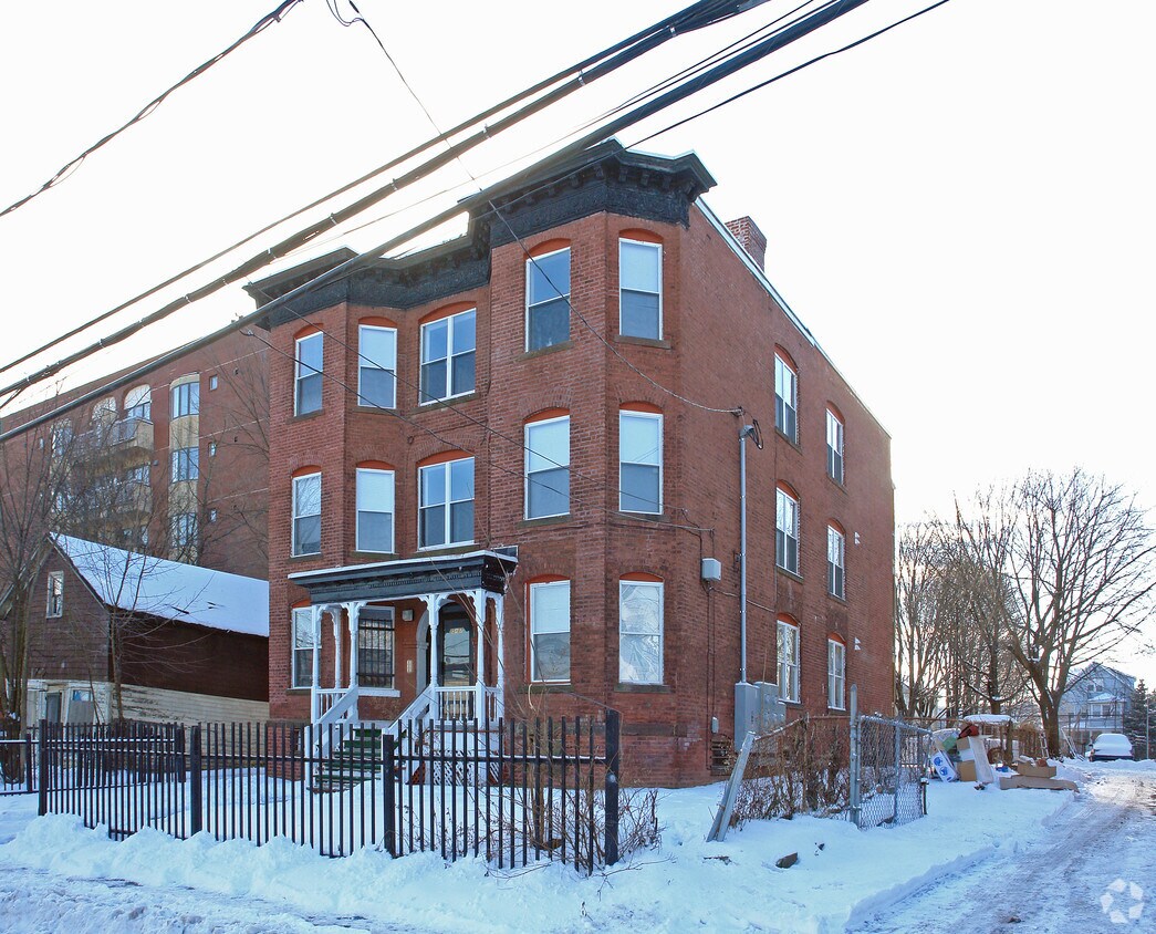 Building Photo - 15-17 Whitmore St
