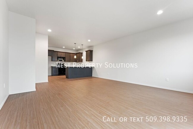 Foto del edificio - Available Now: New Construction Duplex Clo...