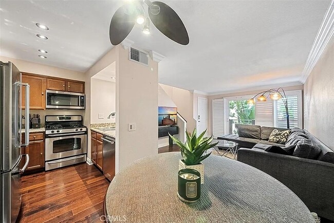 Foto del edificio - 355 N Maple St