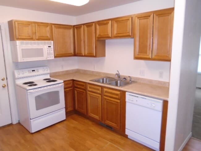 Building Photo - Great Duplex