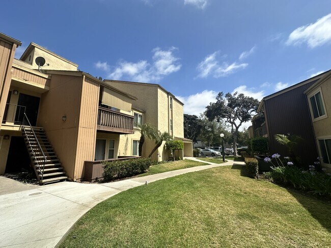 Foto del edificio - 5906 Rancho Mission Rd