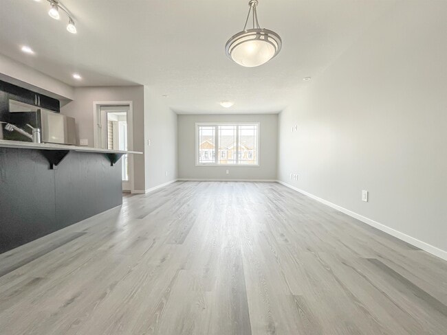Building Photo - 831 Windbury Pl SW