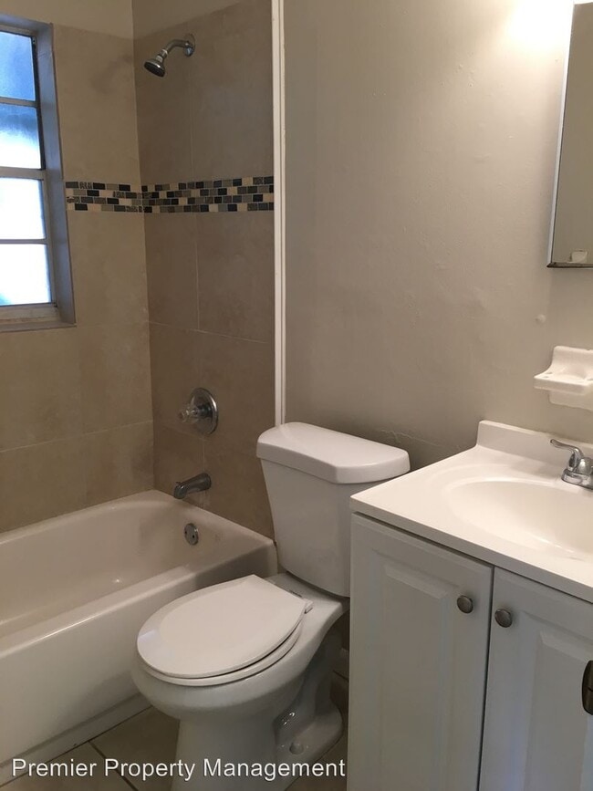 Building Photo - 2 br, 1 bath House - 914 San Remo Avenue