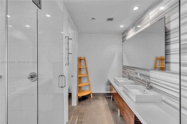 Foto del edificio - 1100 Biscayne Blvd