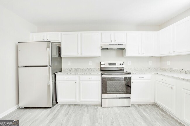 Building Photo - 241 Village Dr