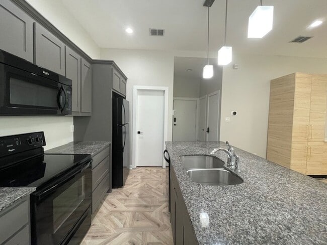 Photo - 622 Hemphill St House