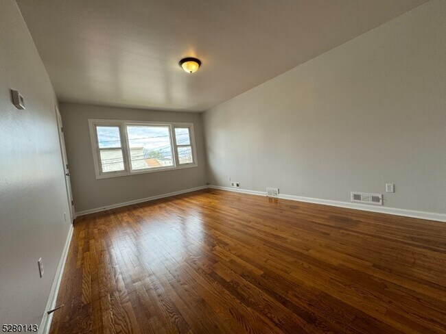 Foto del edificio - 315 W Price St