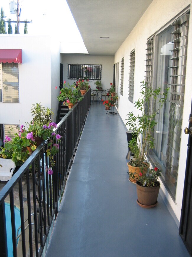 2nd Floor hallway - 1114 N Harper Ave