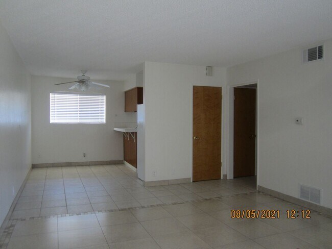 Foto del edificio - 2 br, 1 bath House - 4314 UNIVERSITY AVE #8