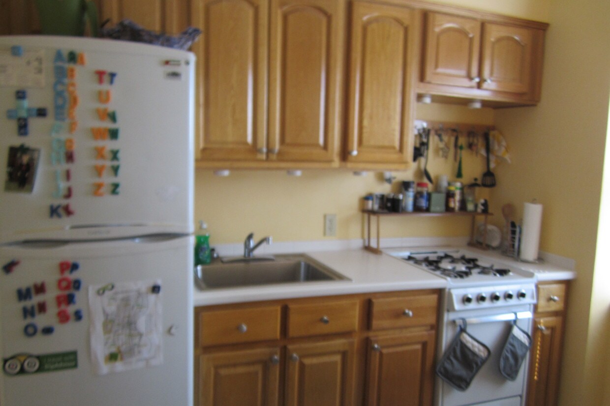 Cozy kitchen - 230 Farmington Ave