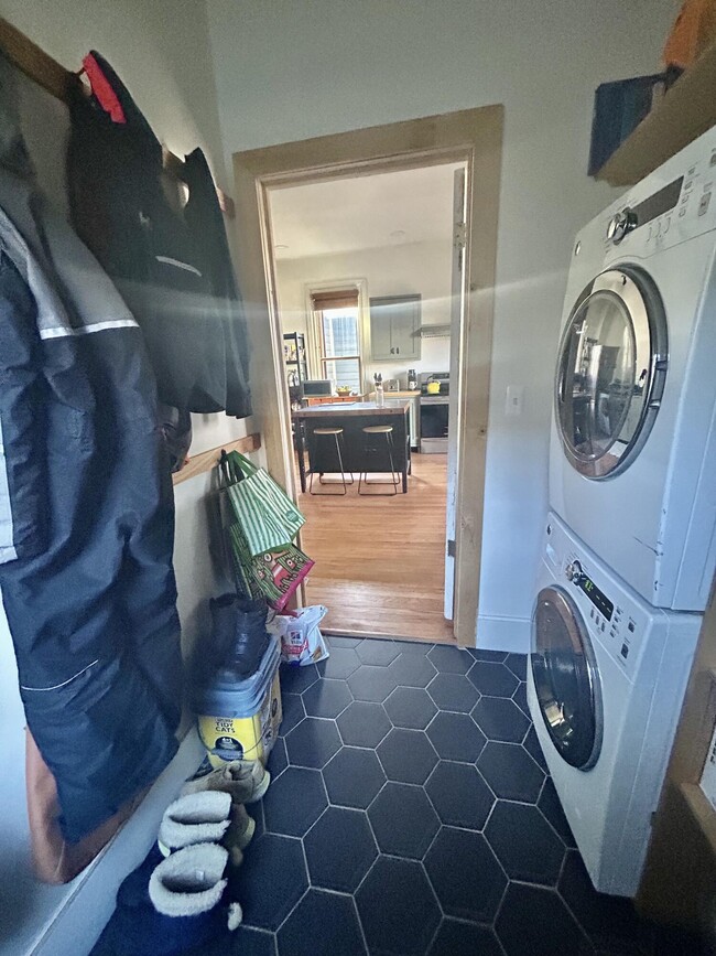 Foto del edificio - 1682 Bagley St