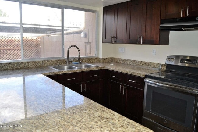 Foto del edificio - 8426 E Chaparral Rd