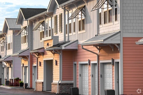 Building Photo - Luxe at Market Common
