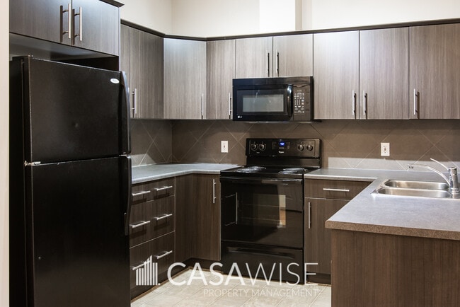 Building Photo - 263-263 Macewan Rd