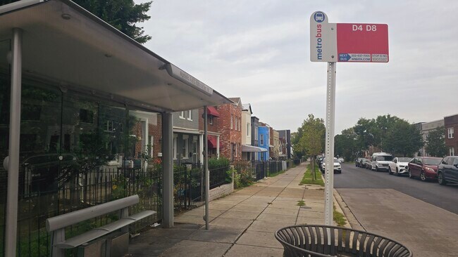 Foto del edificio - 1673 Montello Ave NE