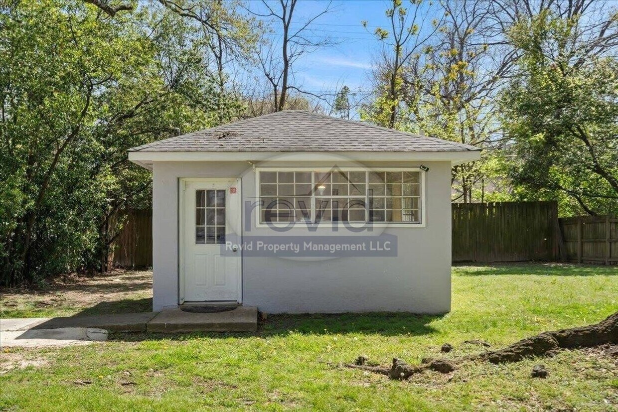 Foto del edificio - 585 E Pkwy S