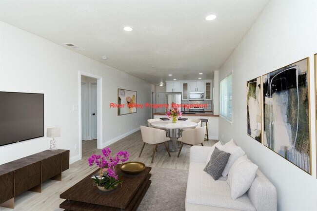 Foto del edificio - Available Now! Adorable remodeled Cottage,...