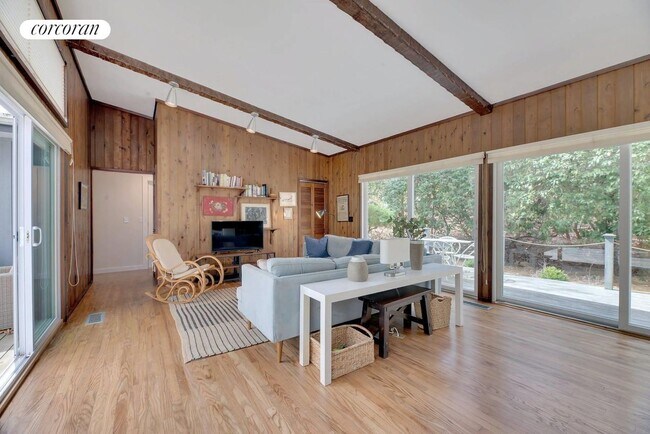 Building Photo - 7 Highwood