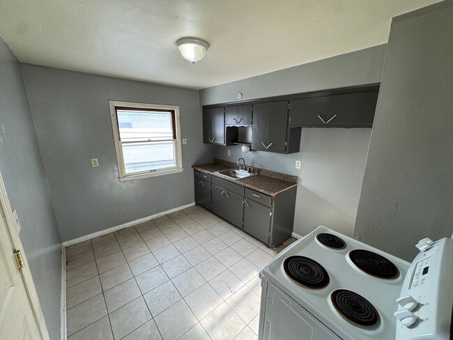 Building Photo - 5827 N 65th St