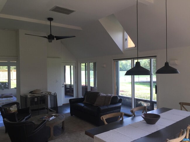 Foto del edificio - 2527 Ridge Rd