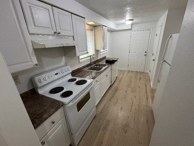 Foto del edificio - 4833 Future Rd NE