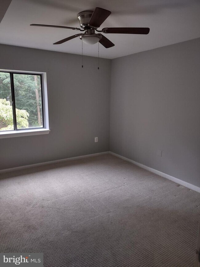 Building Photo - 2214 Springwood Dr