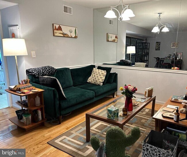 Foto del edificio - 5482 Cedar Ln