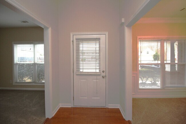 Foto del edificio - Walking distance to Downtown Sugar Hill!