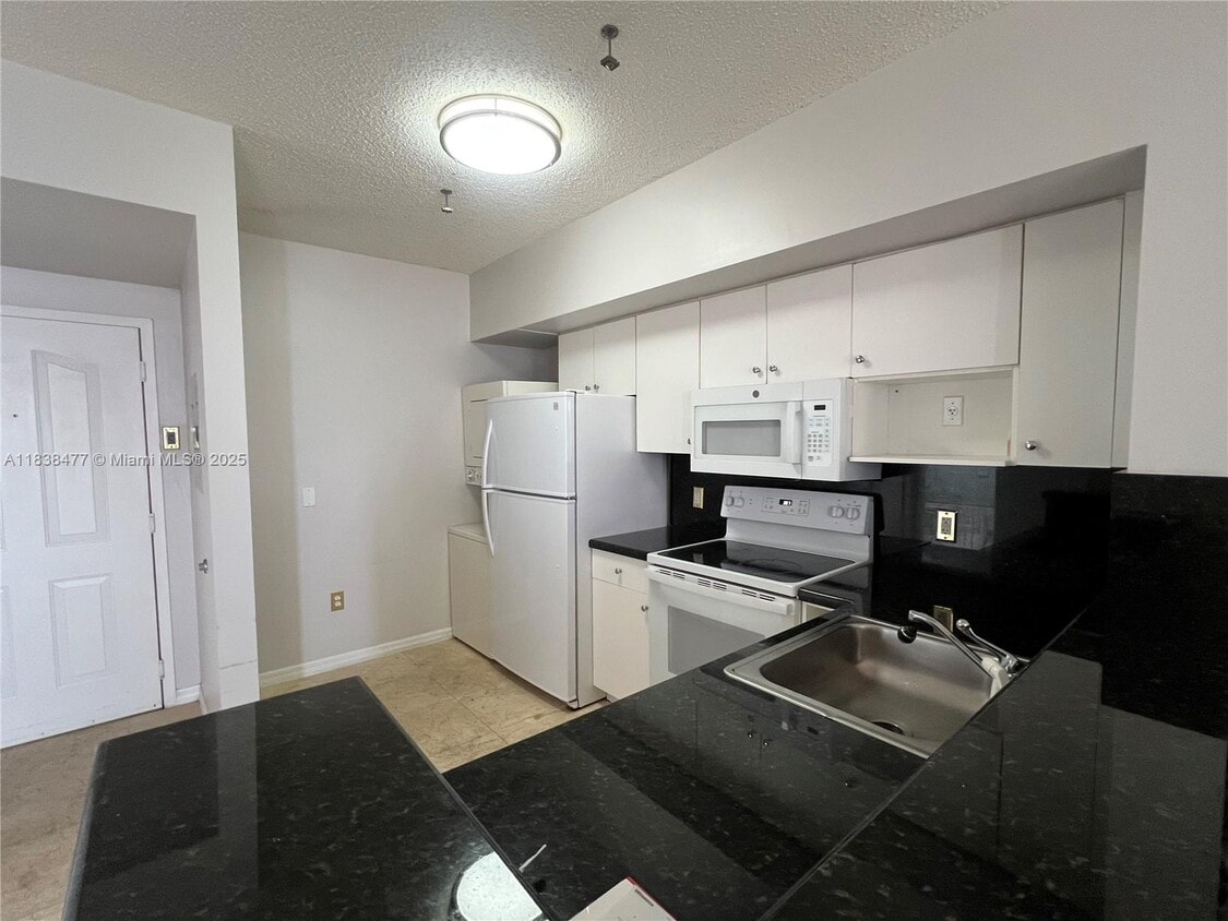 Foto principal - 5085 NW 7th St