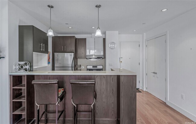 Foto del edificio - 140-21 32nd Ave