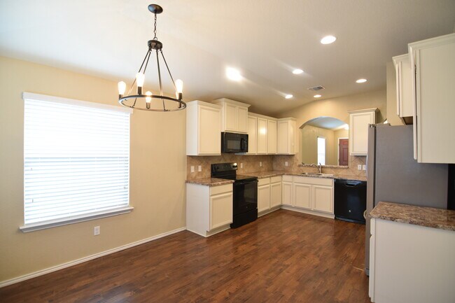 Foto del edificio - 8802 Misty Pine Dr