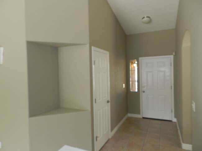 Building Photo - 9051 N Shadow Rock Dr
