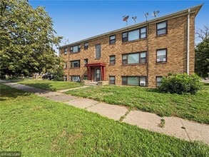 Building Photo - 97 Orme St E
