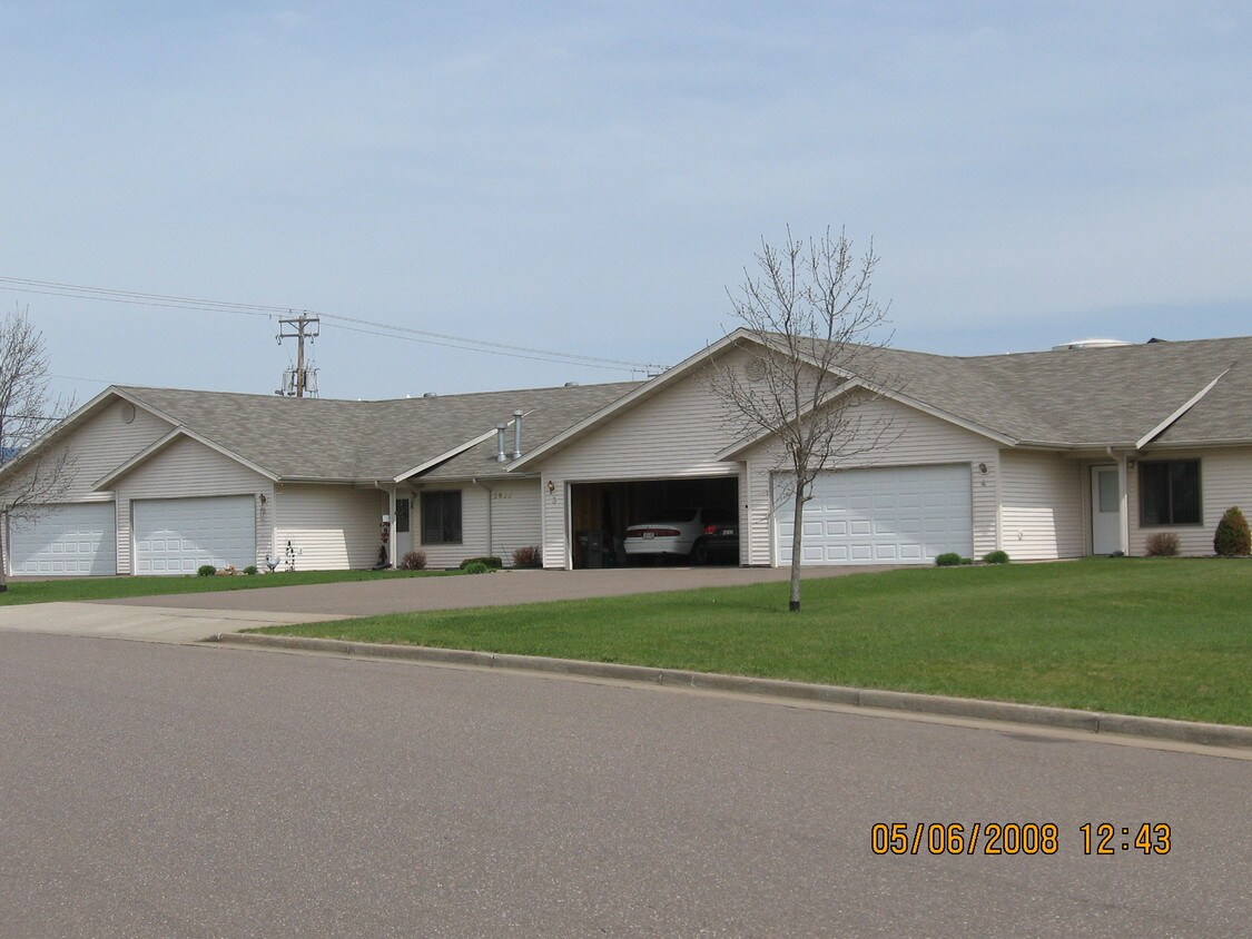 2833 Prestige Ct, Eau Claire, WI 54703 Townhouse for Rent in Eau