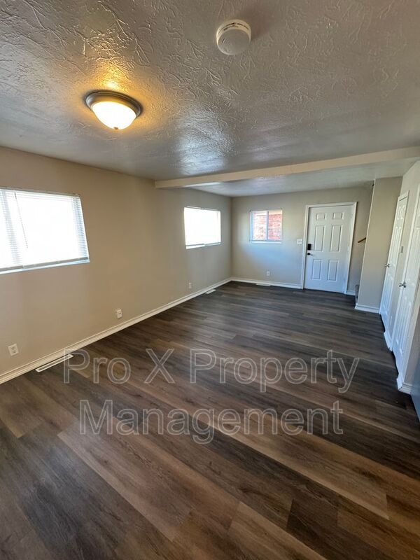 Foto del edificio - 2943 E University St