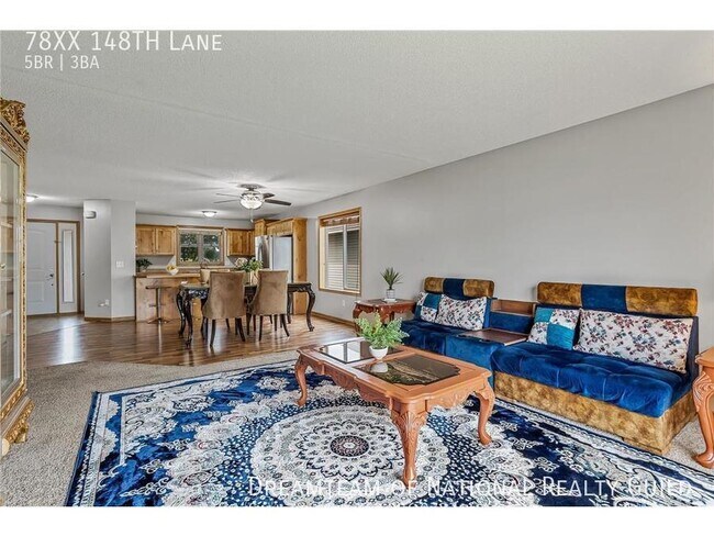 Foto del edificio - GORGEOUS 5/3 IN AMAZING NEIGHBORHOOD NEAR ...