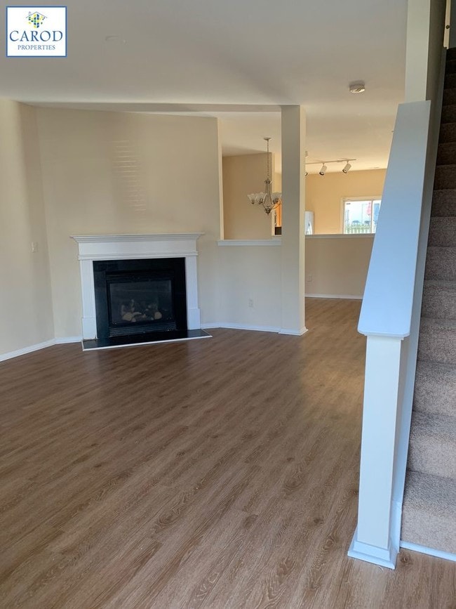 Building Photo - Master Down with 3 FULL Baths