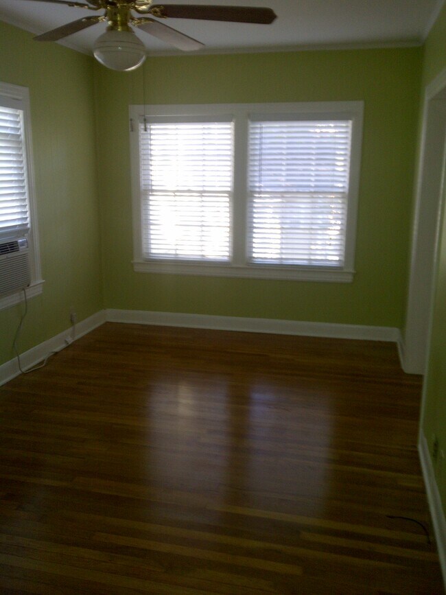Living Room - 400 W 4th St