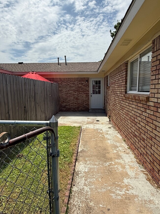 Building Photo - 1509 S 67th E Ave