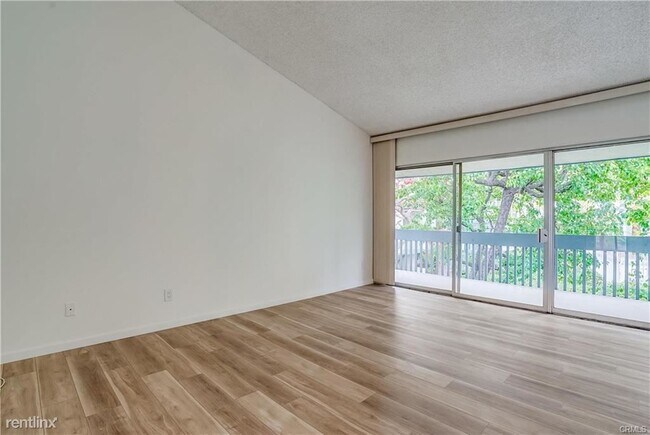 Building Photo - 2 br, 2 bath Condo - 830 Camino Real Unit 202