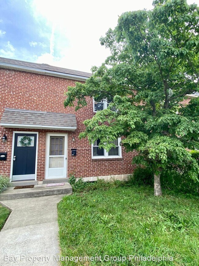 Building Photo - 3 br, 1 bath House - 721 S Penn St
