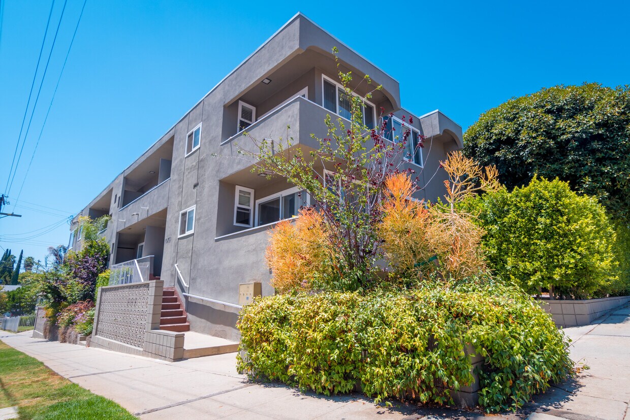 Foto principal - 10751 Holman Ave