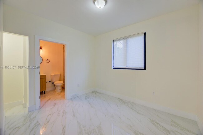 Foto del edificio - 742 NW 70th St