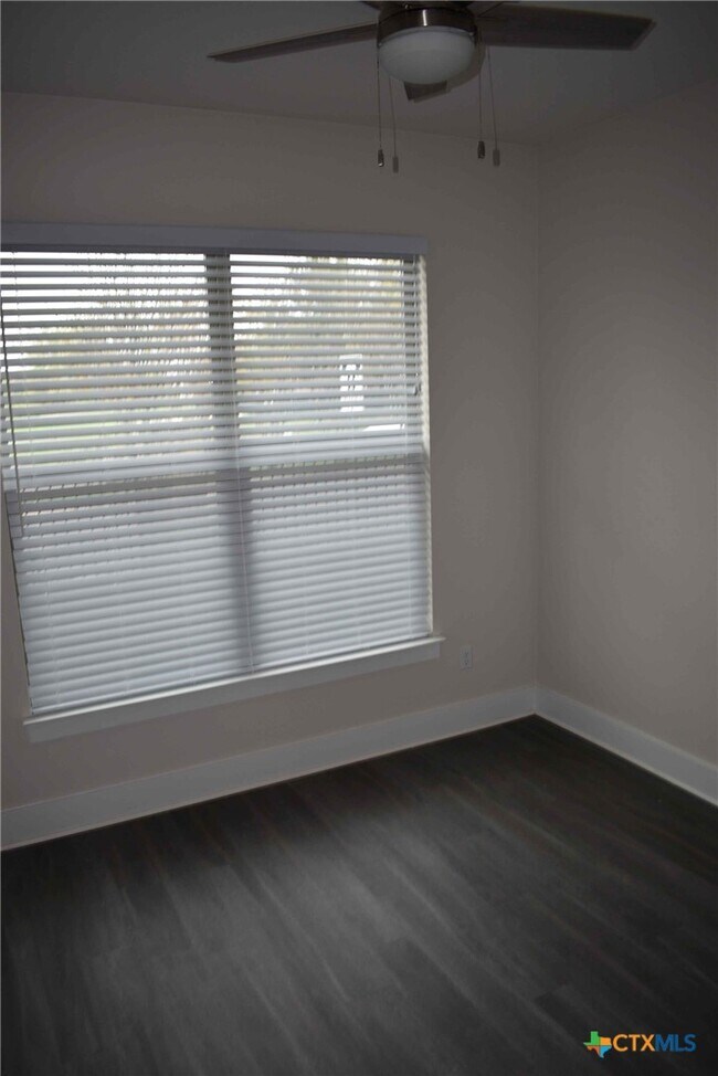 Foto del edificio - 1300 Black Locust Drive West