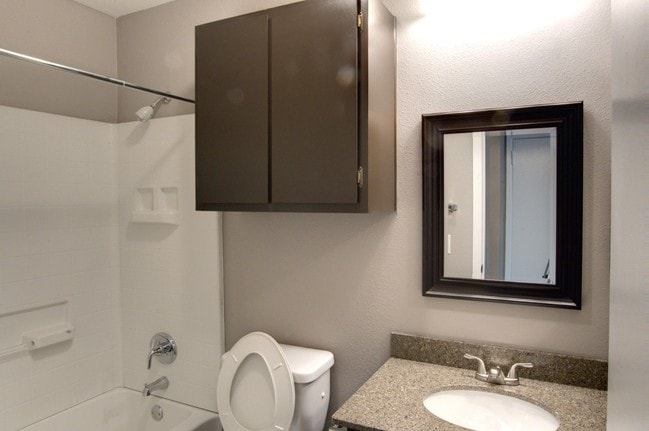 Building Photo - Oxford Oaks Apartments