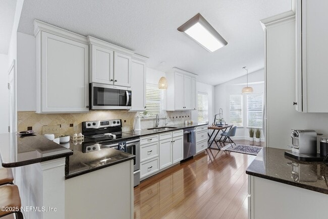 Foto del edificio - 128 Seminole Rd