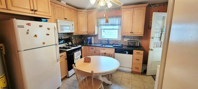 Foto del edificio - 568 N Trenton Ave