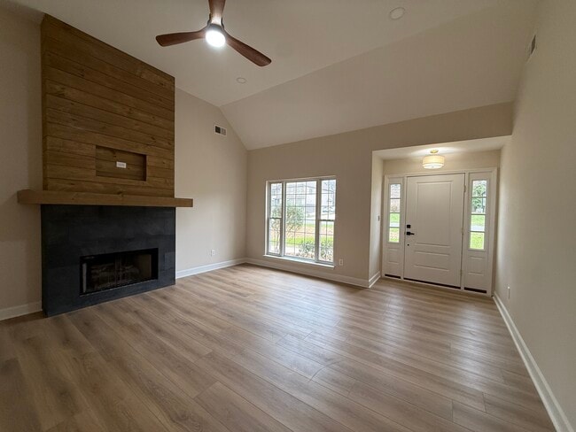 Building Photo - 2539 Springs Dr